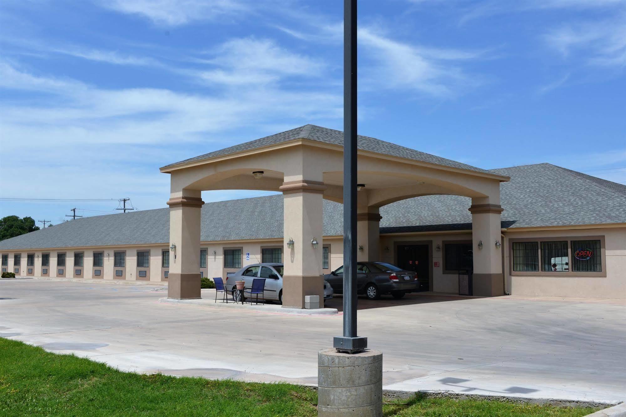 Irish Inn And Suites Muleshoe Exterior photo