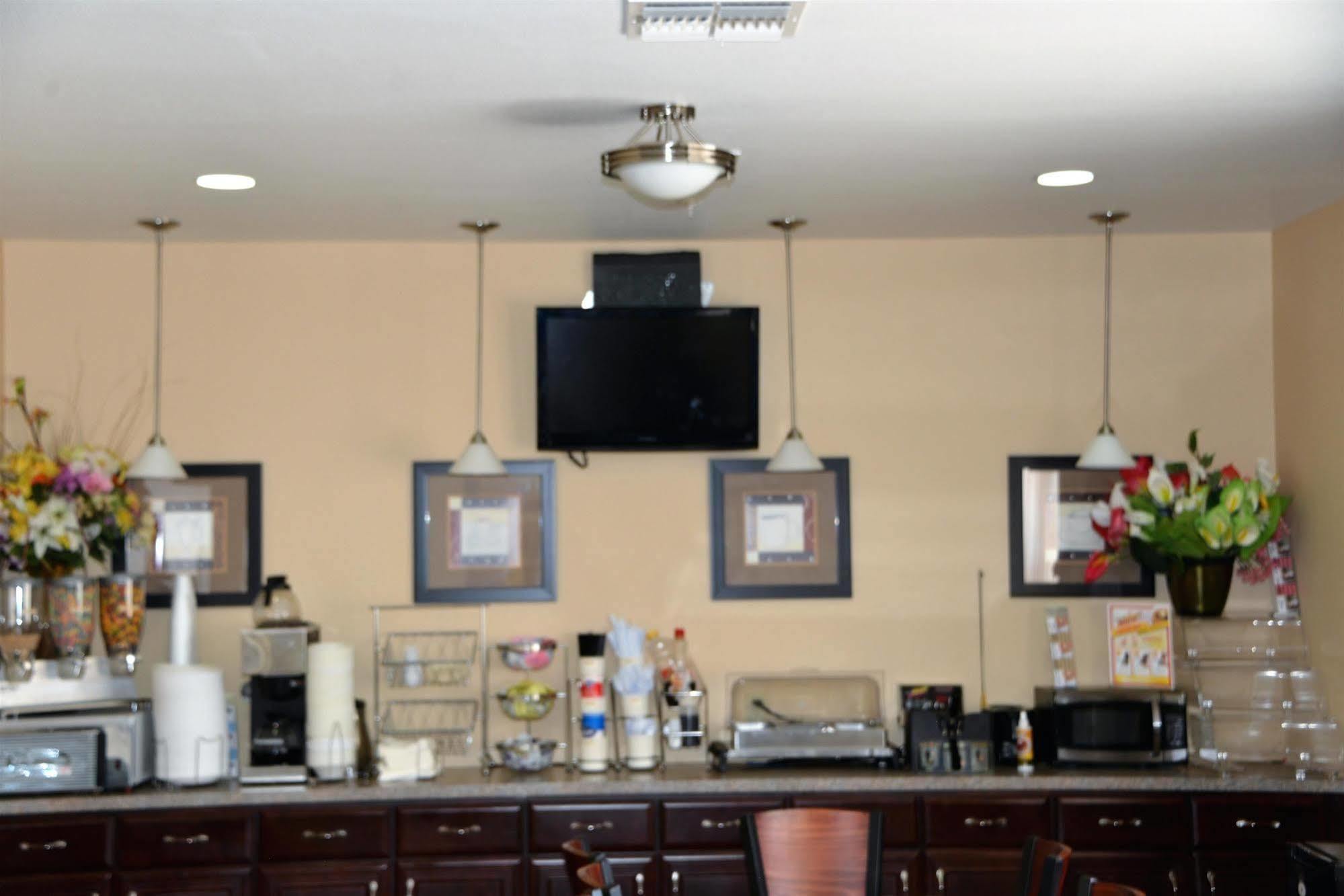 Irish Inn And Suites Muleshoe Exterior photo